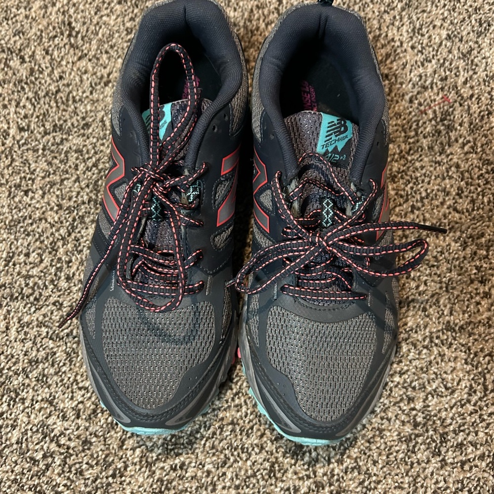 New Balance Black and Blue Athletic Shoes with Breathable Mesh
